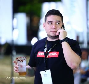 Así disfrutando los nicaragüenses del concierto de Carlos Rivera 