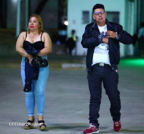 Así disfrutando los nicaragüenses del concierto de Carlos Rivera 