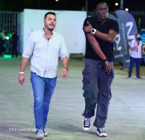 Así disfrutando los nicaragüenses del concierto de Carlos Rivera 