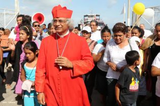Familias de Ometepe reciben visita del Cardenal Leopoldo Brenes 