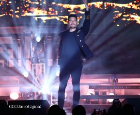 Así disfrutando los nicaragüenses del concierto de Carlos Rivera 