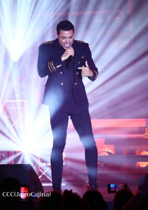 Así disfrutando los nicaragüenses del concierto de Carlos Rivera 