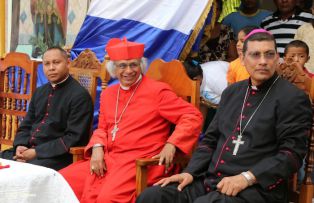 Familias de Ometepe reciben visita del Cardenal Leopoldo Brenes 