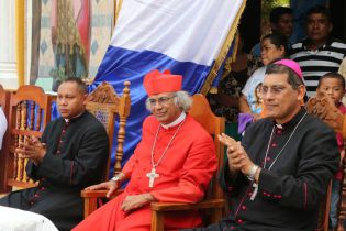 Familias de Ometepe reciben visita del Cardenal Leopoldo Brenes 
