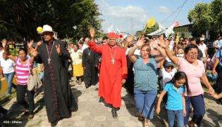 Familias de Ometepe reciben visita del Cardenal Leopoldo Brenes 