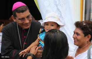 Familias de Ometepe reciben visita del Cardenal Leopoldo Brenes 