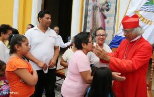Familias de Ometepe reciben visita del Cardenal Leopoldo Brenes 