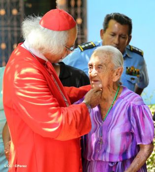 Familias de Ometepe reciben visita del Cardenal Leopoldo Brenes 