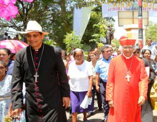Familias de Ometepe reciben visita del Cardenal Leopoldo Brenes 