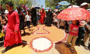 Familias de Ometepe reciben visita del Cardenal Leopoldo Brenes 