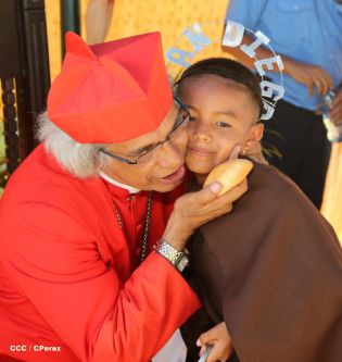 Familias de Ometepe reciben visita del Cardenal Leopoldo Brenes 