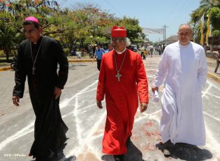 Familias de Ometepe reciben visita del Cardenal Leopoldo Brenes 