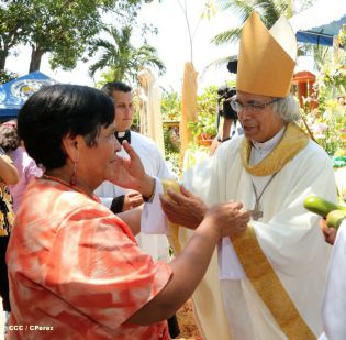 Familias de Ometepe reciben visita del Cardenal Leopoldo Brenes 