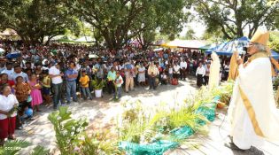 Familias de Ometepe reciben visita del Cardenal Leopoldo Brenes 