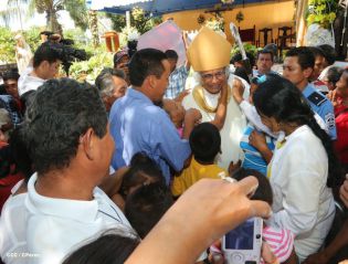Familias de Ometepe reciben visita del Cardenal Leopoldo Brenes 