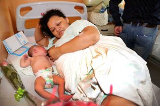 Alcaldesa de Managua entrega regalos a Madres que dieron a luz este 30 de mayo