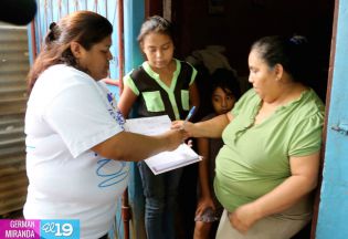 Gobierno entrega títulos de propiedad en honor a las madres nicaragüenses