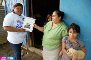 Gobierno entrega títulos de propiedad en honor a las madres nicaragüenses