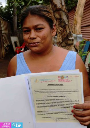 Gobierno entrega títulos de propiedad en honor a las madres nicaragüenses