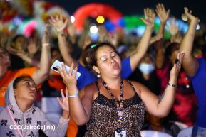 Vigilia en celebración de los aniversarios de Ríos de Agua Viva y Radio Maranatha