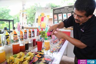 Exquisiteces chinandeganas deleitan a familias en la Avenida de Bolívar a Chávez