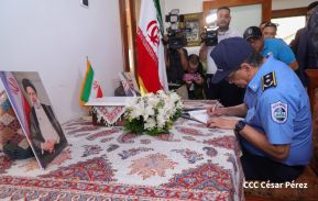 Firma del Libro de Condolencias por el fallecimiento del Presidente de Irán Ebrahim Raisi y su Comitiva