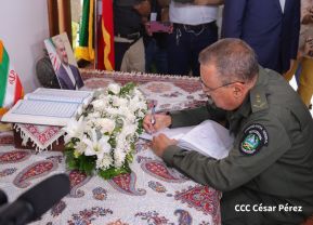 Firma del Libro de Condolencias por el fallecimiento del Presidente de Irán Ebrahim Raisi y su Comitiva