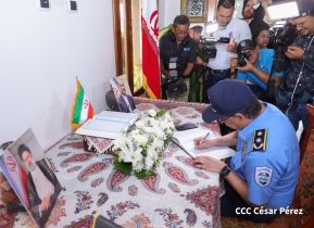 Firma del Libro de Condolencias por el fallecimiento del Presidente de Irán Ebrahim Raisi y su Comitiva