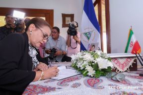Firma del Libro de Condolencias por el fallecimiento del Presidente de Irán Ebrahim Raisi y su Comitiva