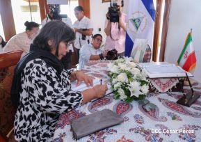 Firma del Libro de Condolencias por el fallecimiento del Presidente de Irán Ebrahim Raisi y su Comitiva