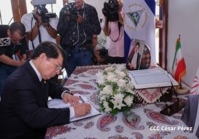 Firma del Libro de Condolencias por el fallecimiento del Presidente de Irán Ebrahim Raisi y su Comitiva