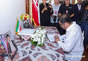 Firma del Libro de Condolencias por el fallecimiento del Presidente de Irán Ebrahim Raisi y su Comitiva