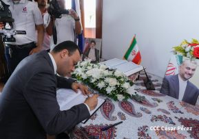 Firma del Libro de Condolencias por el fallecimiento del Presidente de Irán Ebrahim Raisi y su Comitiva