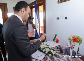 Firma del Libro de Condolencias por el fallecimiento del Presidente de Irán Ebrahim Raisi y su Comitiva