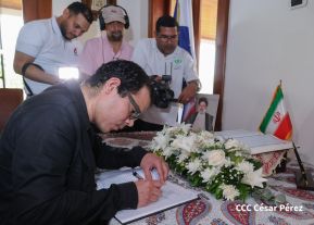 Firma del Libro de Condolencias por el fallecimiento del Presidente de Irán Ebrahim Raisi y su Comitiva