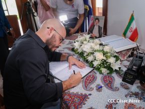 Firma del Libro de Condolencias por el fallecimiento del Presidente de Irán Ebrahim Raisi y su Comitiva