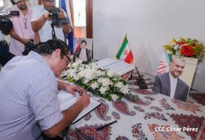 Firma del Libro de Condolencias por el fallecimiento del Presidente de Irán Ebrahim Raisi y su Comitiva