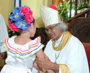 Pueblo católico de El Sauce recibe con júbilo al Cardenal Brenes