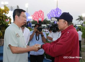 Acto en celebración acto de la entrega de buses de China a transportistas de Managua