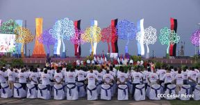 Acto en celebración acto de la entrega de buses de China a transportistas de Managua