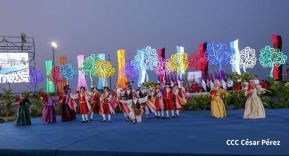 Acto en celebración acto de la entrega de buses de China a transportistas de Managua