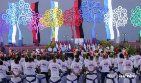 Acto en celebración acto de la entrega de buses de China a transportistas de Managua