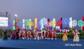 Acto en celebración acto de la entrega de buses de China a transportistas de Managua