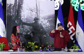 Acto en celebración acto de la entrega de buses de China a transportistas de Managua