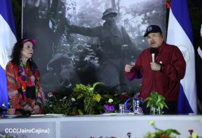 Acto en celebración acto de la entrega de buses de China a transportistas de Managua