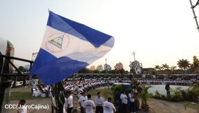 Acto en celebración acto de la entrega de buses de China a transportistas de Managua