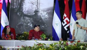 Acto en celebración acto de la entrega de buses de China a transportistas de Managua