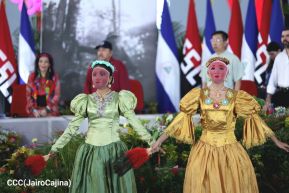 Acto en celebración acto de la entrega de buses de China a transportistas de Managua