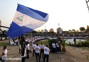 Acto en celebración acto de la entrega de buses de China a transportistas de Managua