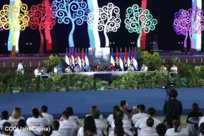 Acto en celebración acto de la entrega de buses de China a transportistas de Managua